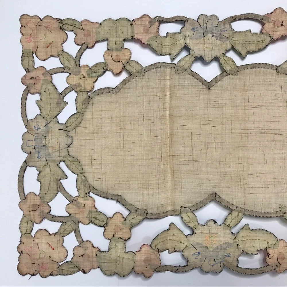 Vintage 9 PC Set Floral Hand Embroidered Scalloped Linen Table Runner Place Mats